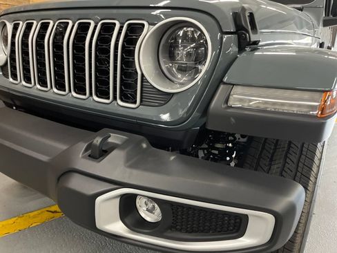 New 2026 Jeep Wrangler Unlimited Sahara AWD/4WD image 10