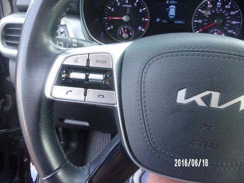 Used 2022 Kia Telluride LX AWD/4WD image 23