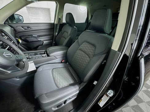 New 2025 Nissan Pathfinder SV w/ Black Appearance Package image 17