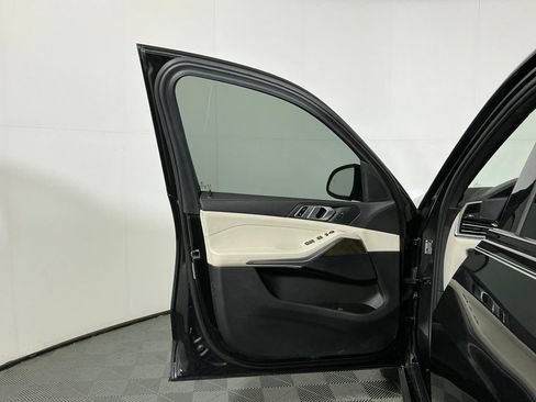 Used 2022 BMW X5 xDrive40i w/ M Sport Package AWD/4WD image 19