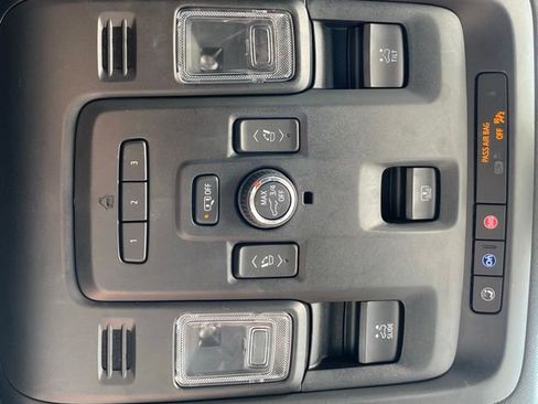 Used 2021 Chevrolet Tahoe Z71 w/ Luxury Package AWD/4WD image 27