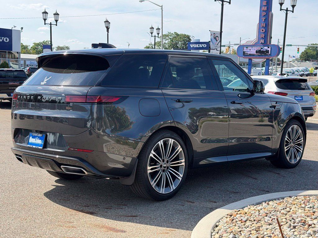 Used 2024 Land Rover Range Rover Sport Dynamic SE AWD/4WD image 5