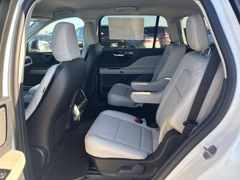 New 2026 Lincoln Aviator AWD image 11