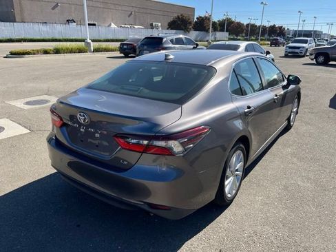 Used 2021 Toyota Camry LE w/ Carpet Mat Package (TMS) FWD image 4
