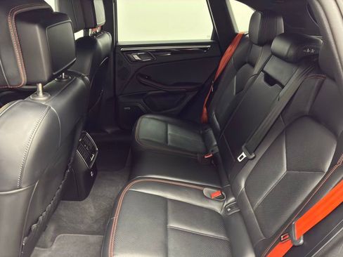 Used 2023 Porsche Macan w/ Premium Package Plus image 39