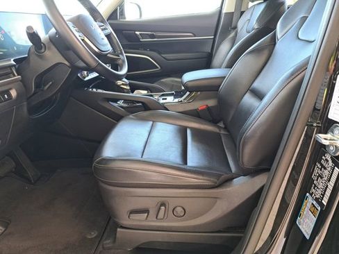 Used 2025 Kia Telluride S AWD/4WD image 23