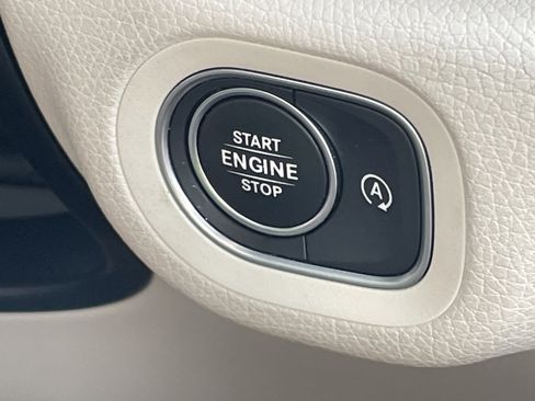 Used 2022 Mercedes-Benz GLS 450 4MATIC image 33