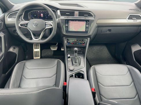 Certified 2022 Volkswagen Tiguan SEL R-Line image 16