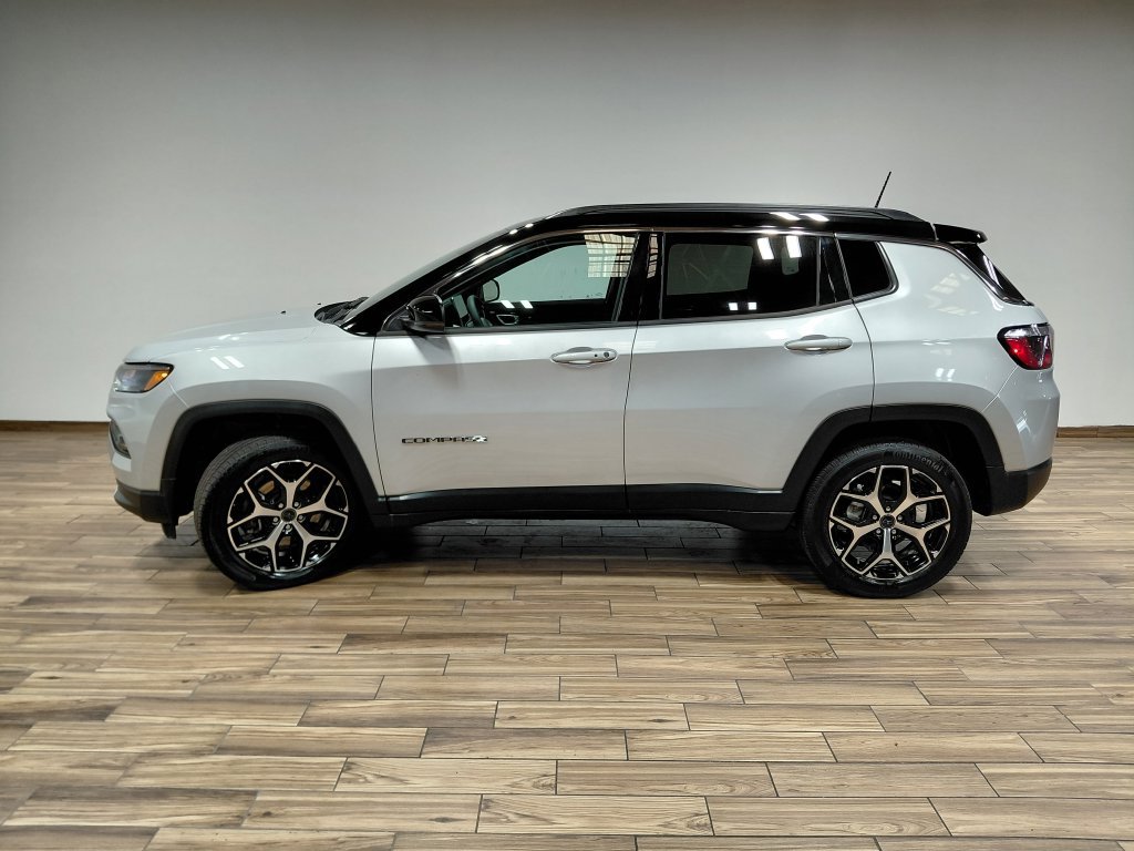 Used 2025 Jeep Compass Limited w/ Sun & Sound Group AWD/4WD image 27