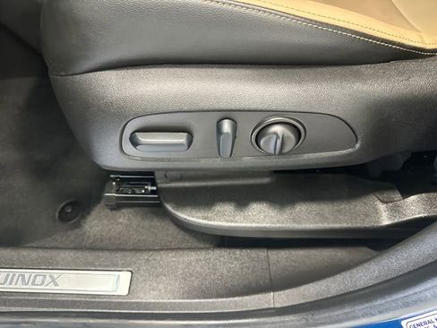 Used 2022 Chevrolet Equinox Premier AWD/4WD image 27