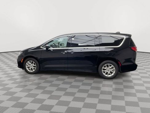Used 2024 Chrysler Pacifica Touring-L FWD image 35
