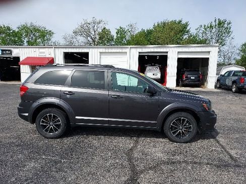 Used 2018 Dodge Journey SE w/ Blacktop Package FWD image 2