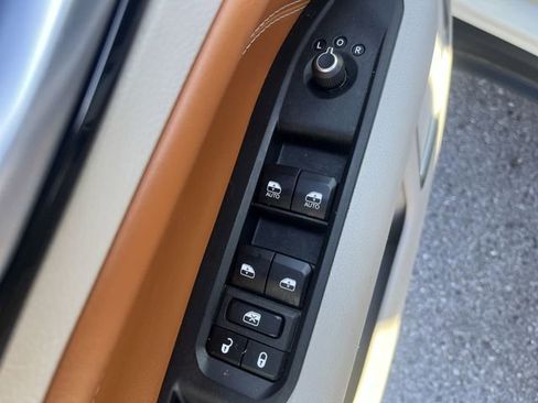 Used 2023 Jeep Compass Limited image 17