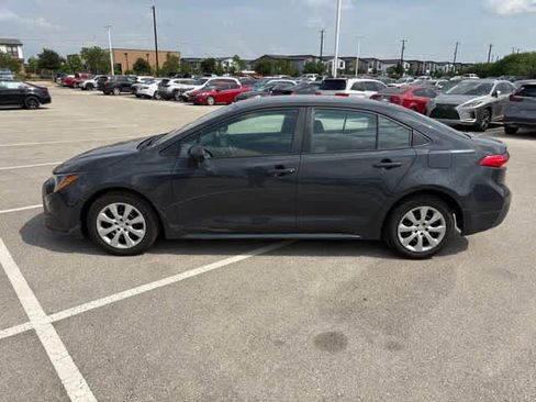 Used 2025 Toyota Corolla LE FWD image 2