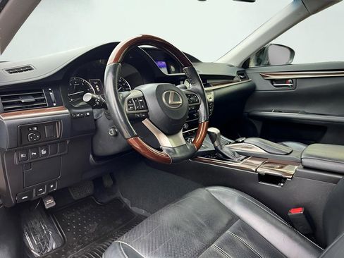 Used 2017 Lexus ES 350 w/ Luxury Package image 34