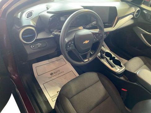 Used 2024 Chevrolet Trax LS w/ LS Convenience Package FWD image 12