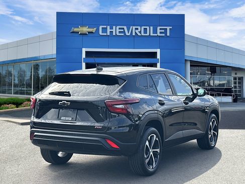 Used 2025 Chevrolet Trax RS w/ Driver Confidence Package FWD image 4