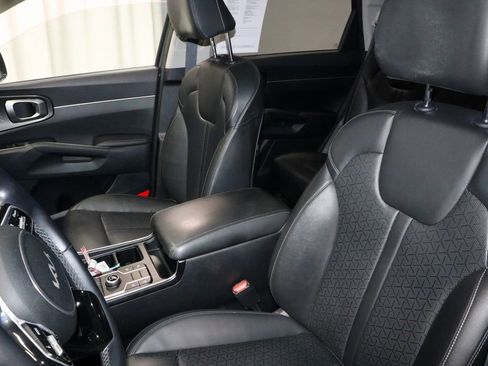 Used 2023 Kia Sorento S w/ Panoramic Sunroof Package FWD image 27