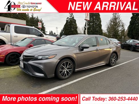 Certified 2024 Toyota Camry SE image 1