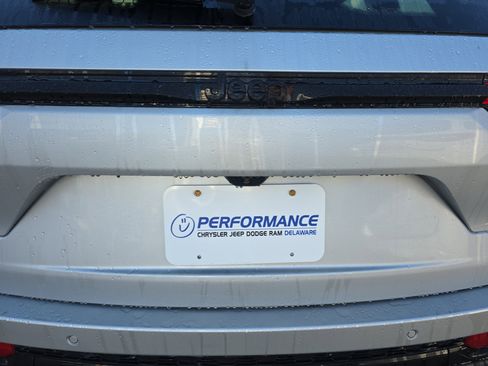 New 2025 Jeep Grand Cherokee Altitude image 28