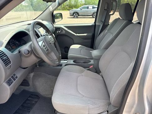 Used 2017 Nissan Frontier SV RWD image 9