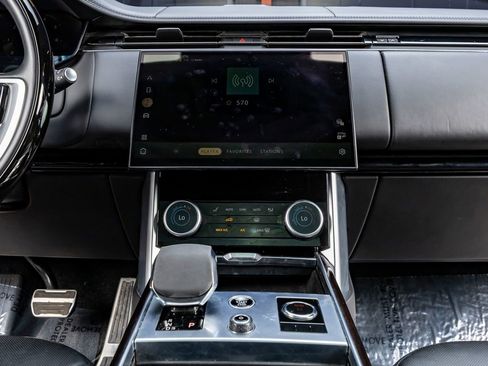 Used 2023 Land Rover Range Rover Long Wheelbase Autobiography image 18