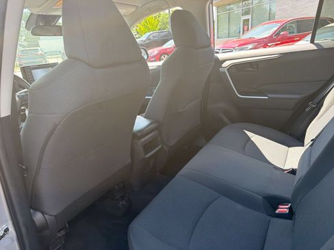 Used 2021 Toyota RAV4 LE FWD image 18
