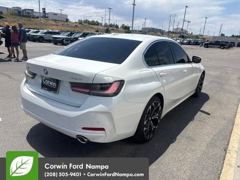 Used 2025 BMW 330i xDrive Sedan w/ Premium Package AWD/4WD image 5