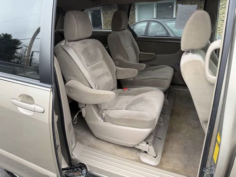 Used 2009 Toyota Sienna LE image 10