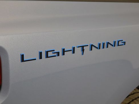 Used 2023 Ford F150 Lightning Platinum AWD/4WD image 43