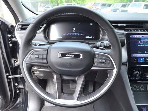 Used 2023 Jeep Grand Cherokee Limited w/ Luxury Tech Group II AWD/4WD image 19