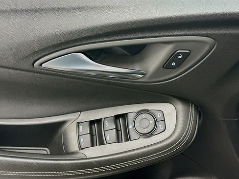 Used 2025 Buick Encore GX Preferred AWD/4WD image 15