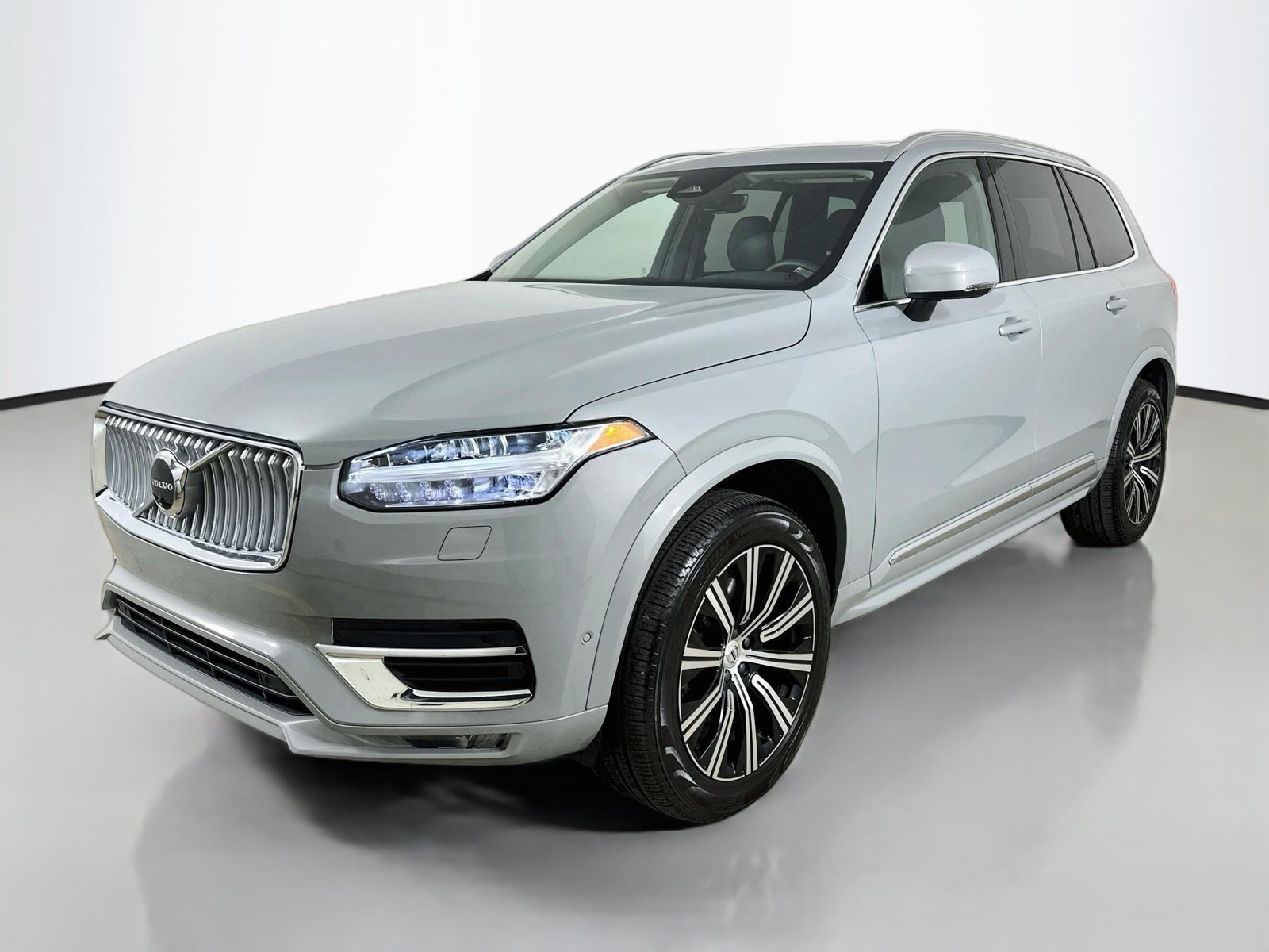 Certified 2025 Volvo XC90 B6 Plus AWD/4WD image 1