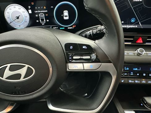 Used 2025 Hyundai Elantra SEL FWD image 25