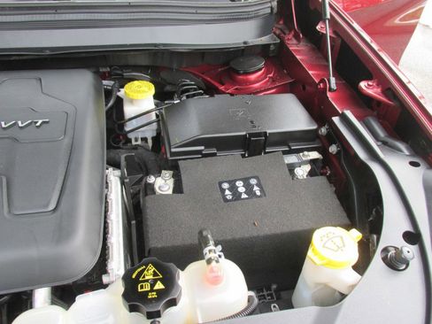 Used 2020 Jeep Cherokee Limited image 31