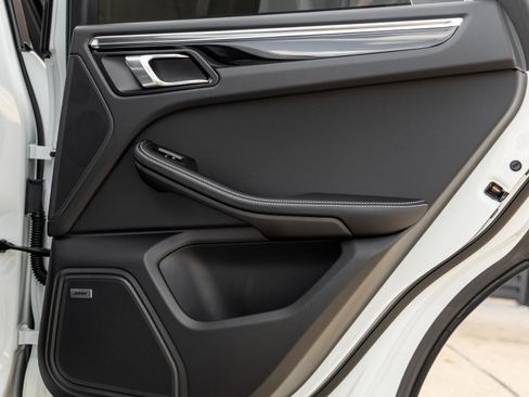 New 2026 Porsche Macan Turbo image 40