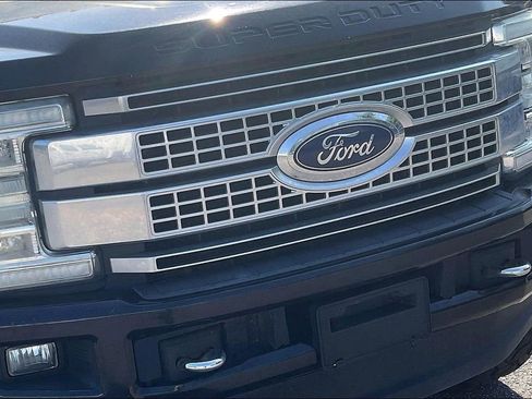 Used 2017 Ford F250 Platinum w/ FX4 Off-Road Package AWD/4WD image 28