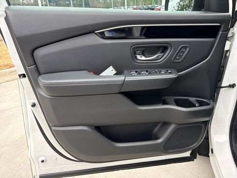 Used 2023 Honda Pilot Touring image 14