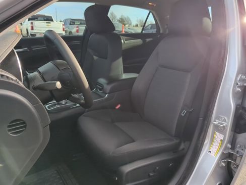 Used 2022 Chrysler 300 Touring w/ Sport Appearance Package image 13