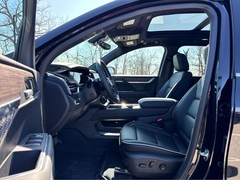 New 2026 GMC Acadia Denali w/ Super Cruise Package image 9