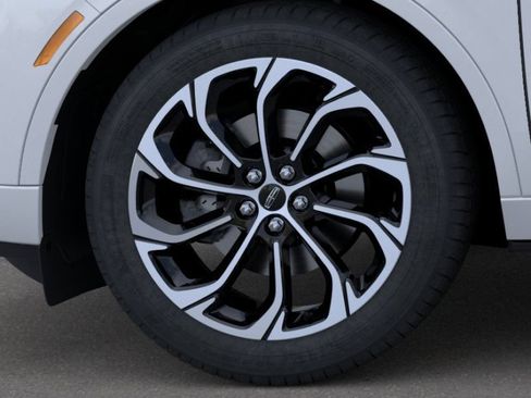 New 2026 Lincoln Nautilus Reserve AWD/4WD image 19