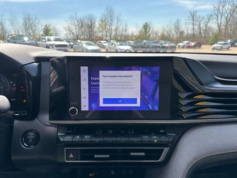Certified 2025 Toyota Camry SE w/ Convenience Package FWD image 26
