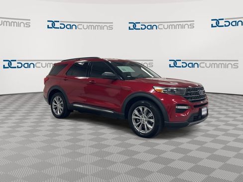 Used 2021 Ford Explorer XLT w/ Equipment Group 202A AWD/4WD image 2