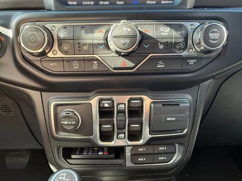 Used 2020 Jeep Gladiator Overland image 28