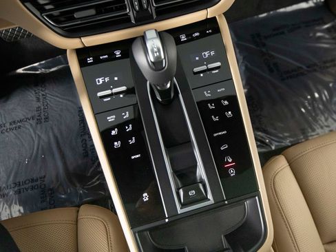 New 2026 Porsche Macan AWD/4WD image 25