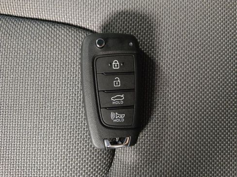 Used 2025 Hyundai Elantra SE FWD image 32