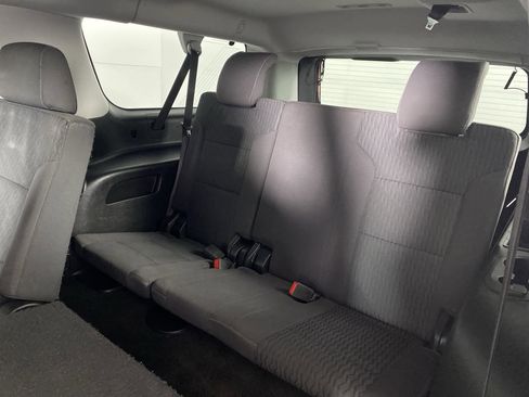 Used 2018 Chevrolet Suburban LS w/ All-Season Package image 29