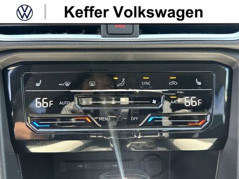 New 2026 Volkswagen Taos SE FWD image 21