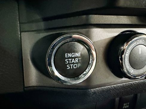 Used 2022 Toyota Tacoma TRD Sport AWD/4WD image 21