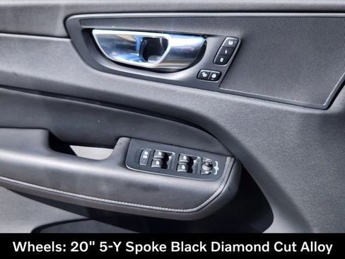 Certified 2025 Volvo XC60 B5 Plus AWD/4WD image 11